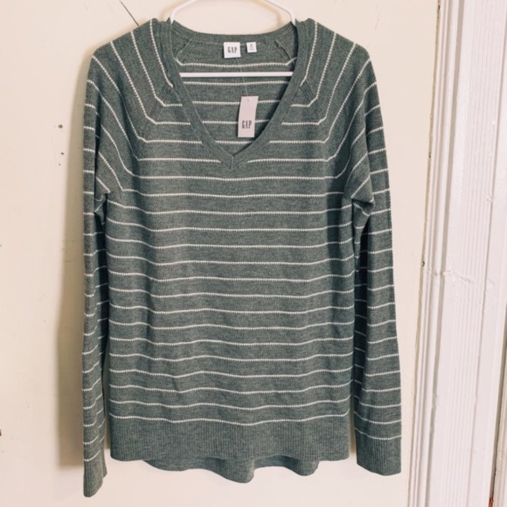 NWT Gap Lightweight Sweater